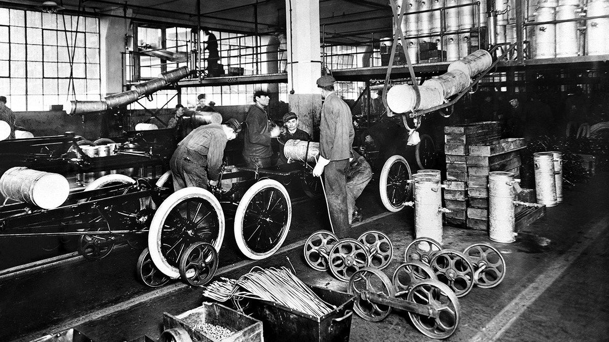 Tvrdohlavý Henry Ford udělal z automobilu nezbytnost. Továrnu založil před 120 lety